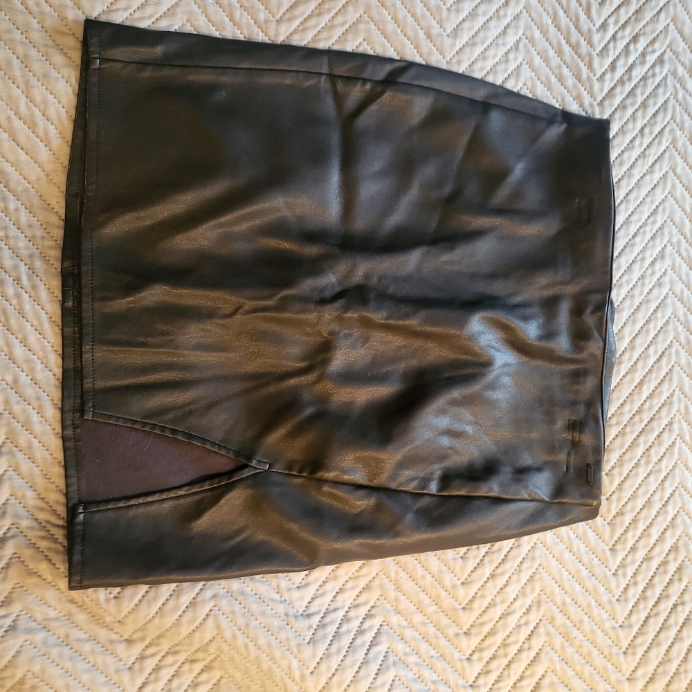 Guess - Picture 2 of 3